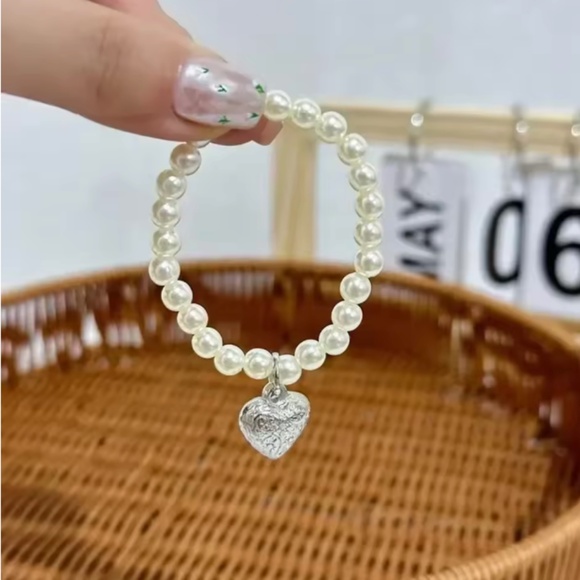 Labubu Pearl Necklace with Heart - Brand New - Picture 1 of 1